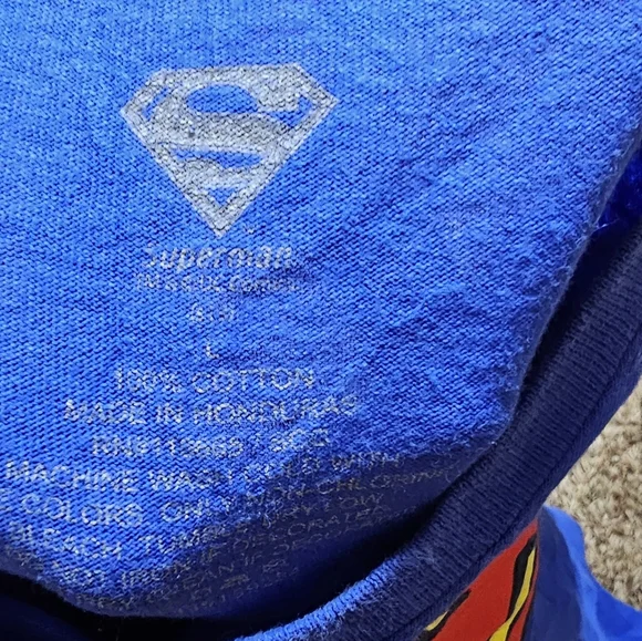 Superman T-Shirt - Picture 2 of 2